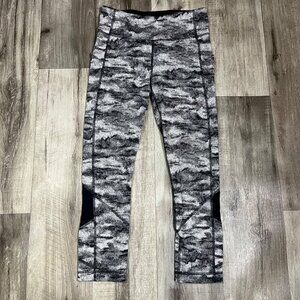 Lululemon Athletic Pace Rival MR Crop Yoga Pants 22” Camo Women’s Size 4